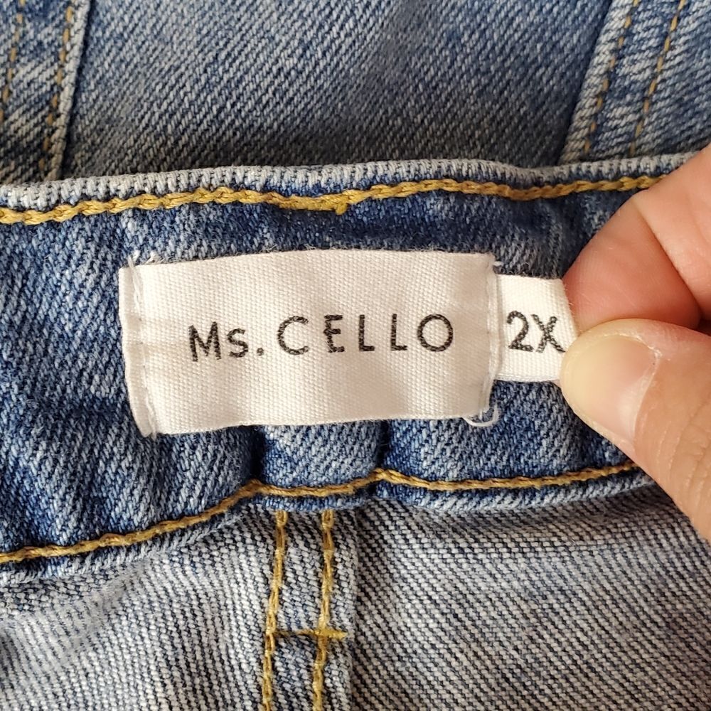 Ms. Cello Button Fly Distressed Cut Jean Shorts 2x - Picture 4 of 5